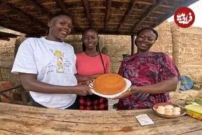 ببینید| غذای روستایی در کنیا؛ پخت کیک وانیلی در قابلمه