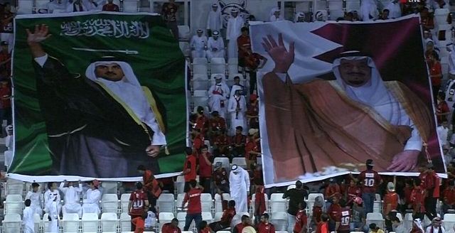 عکس/ بازی سیاسی قطری‌ها در دیدار برابر پرسپولیس