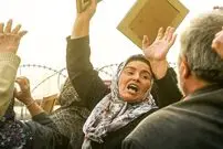 (عکس) غش‌کردن یک مادر بعد از دیدین فیلمِ جشنواره فجر!