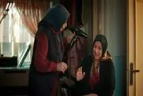 (ویدئو) شاهکار عجیب تلویزیون؛ سشوار کشیدن از روی روسری!