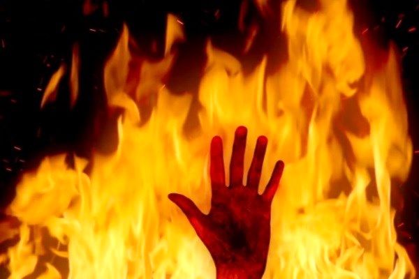 خودسوزی مردی که همسرش را آتش زد