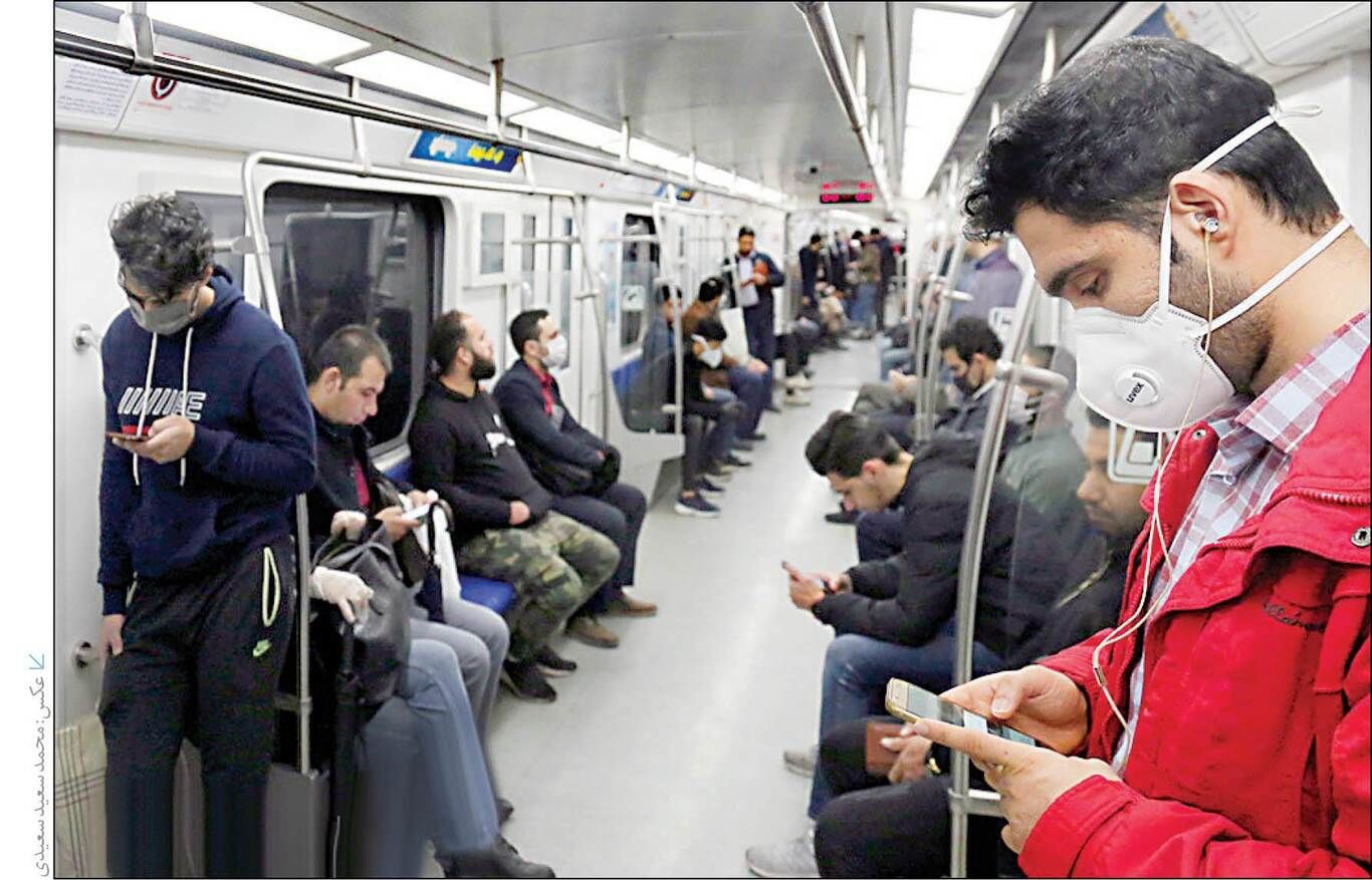 تصویری پربازدید از تنهایی مسافران مترو