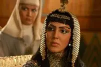 عکس| سفر زمان؛ تیپ و چهرۀ «نفرتی‌تی» (سریال یوسف پیامبر) در پشت‌صحنه یک فیلم؛ سال 96