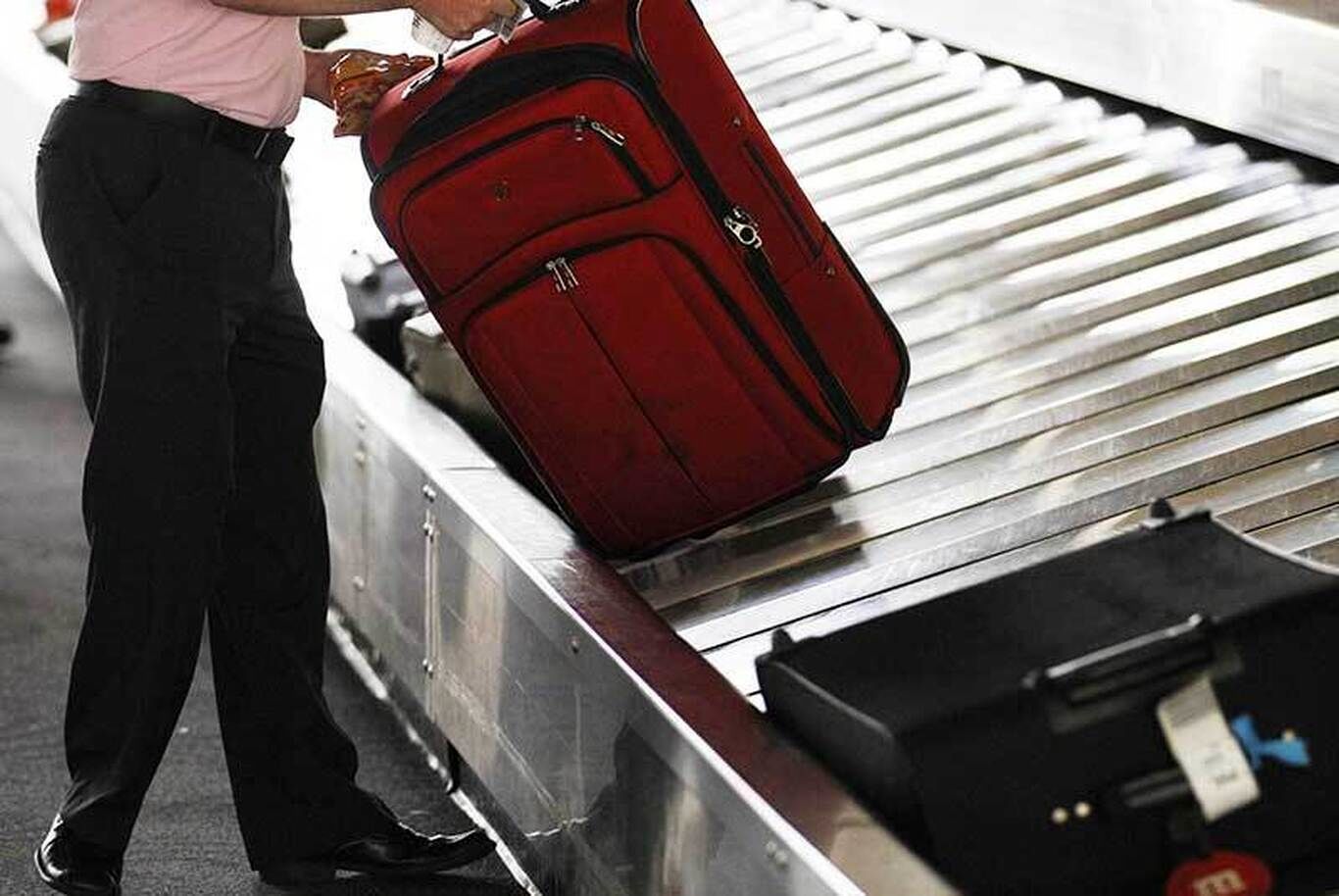 (ویدئو) تفاوت جالب برخورد با چمدان‌ها در فرودگاه کشورها