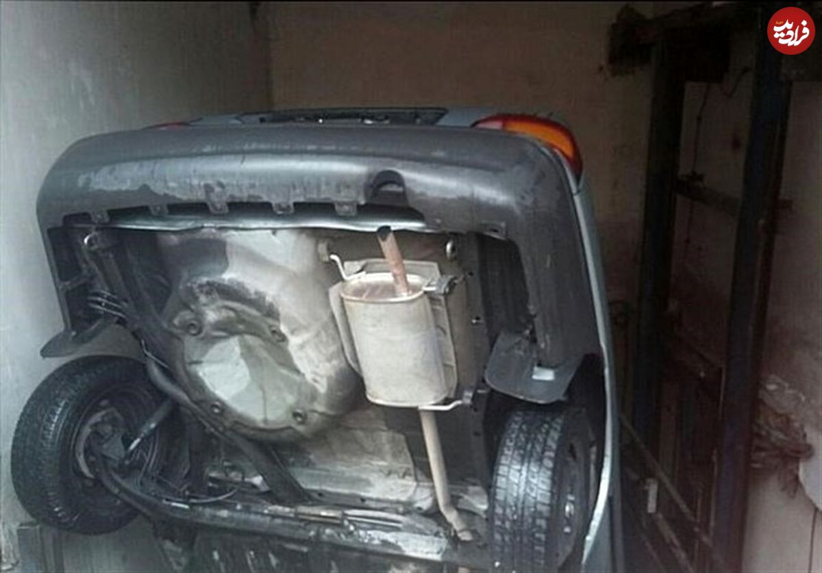 سقوط پراید بر روی آسانسور حمل خودرو