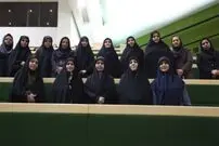 مجلس چهره زنانه‌‌تری می‌گیرد