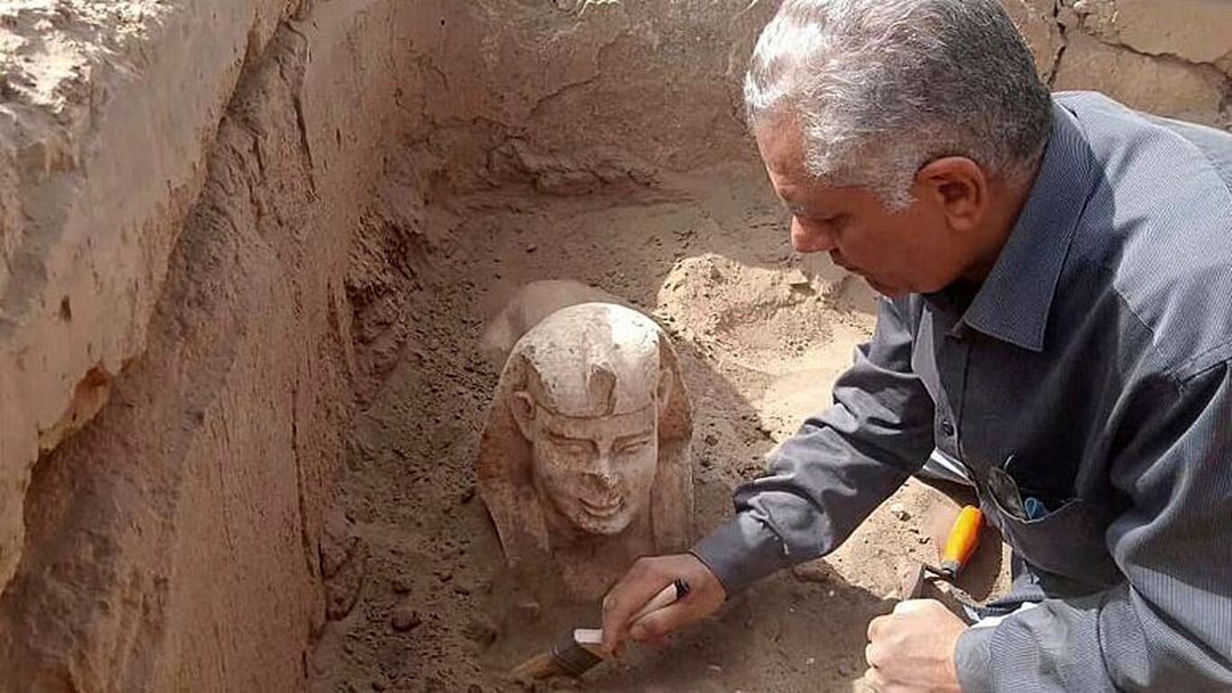 مجسمه «ابوالهول خندان» در مصر کشف شد