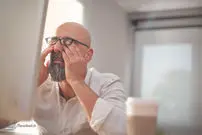 چرا همیشه احساس خستگی می‌کنیم؟