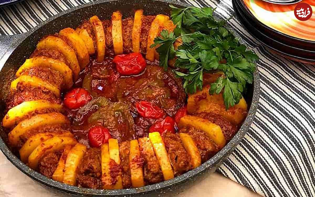 طرز تهیه ۵ غذای نانی خوشمزه با گوشت چرخ‌کرده