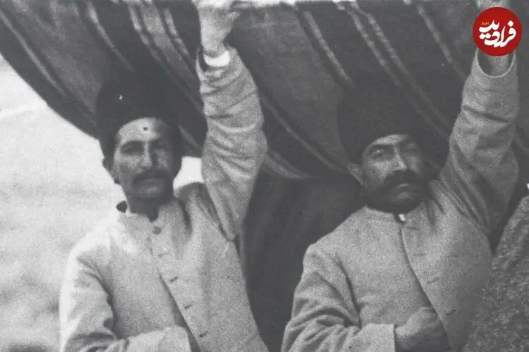 عکس| سفر زمان؛ «امین همایون و علی آقا» در حال نگه داشتن سایبان «ناصرالدین شاه» در کوهستان