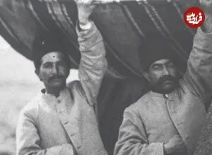 عکس| سفر زمان؛ «امین همایون و علی آقا» در حال نگه داشتن سایبان «ناصرالدین شاه» در کوهستان