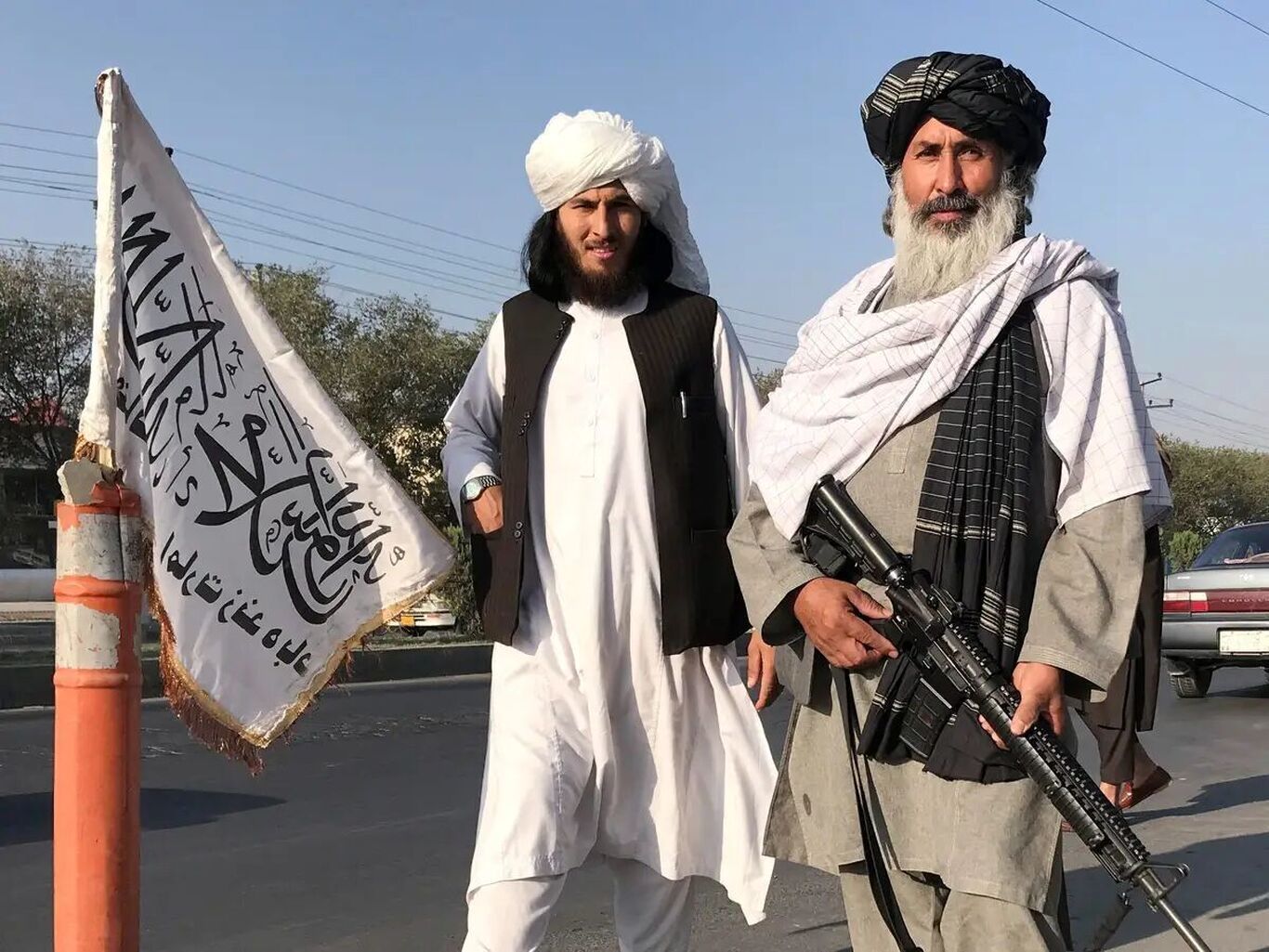 عکس عجیب سه خلبان فارغ التحصیل عضو طالبان