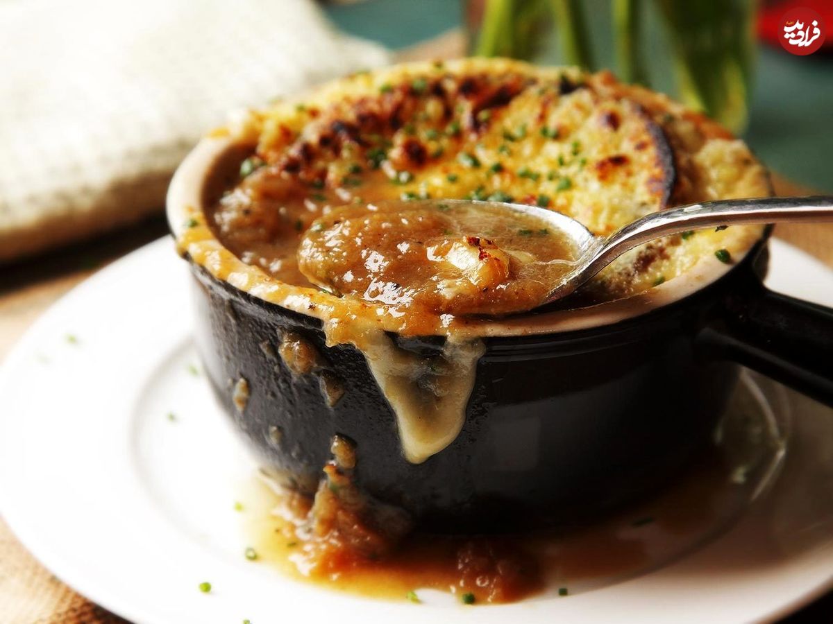 طرز تهیه سوپ پیاز فرانسوی مناسب برای سرماخوردگی