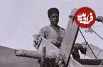 عکس| سفر زمان؛ شاگرد مقنی در کنار چرخ بالابر در بالای چاه قنات؛ دوران قاجار
