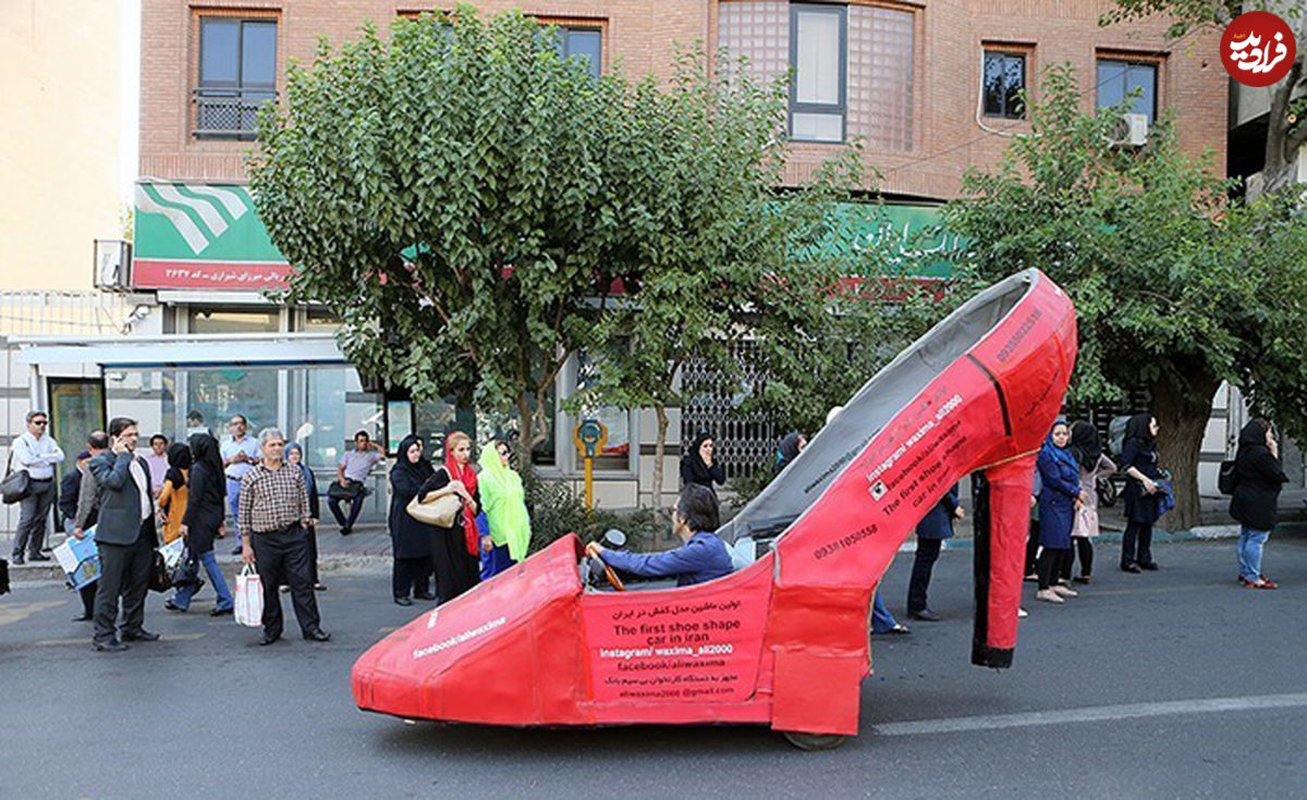 (تصاویر) مردی سوار بر کفش پاشنهبلند زنانه!