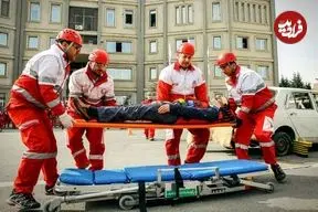 ببینید| تصاویری از نیروهای هلال احمر در مناطق آسیب‌دیده تهران