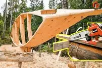 ببینید| فرآیند دیدنی ساخت یک قایق با استفاده از تنه درخت در روسیه