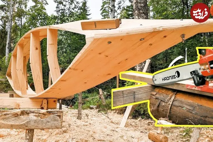 ببینید| فرآیند دیدنی ساخت یک قایق با استفاده از تنه درخت در روسیه