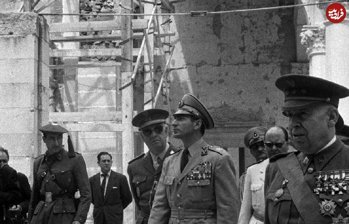 عکس؛ سفر در زمان؛ «محمدرضا پهلوی» با لباس نیروی دریایی در اسپانیا؛ سال 1335