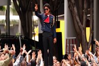 عکس| «جعفر» برادرزادۀ «مایکل جکسون» در کنار عمه‌اش «لاتویا»