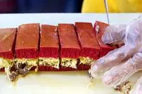 ببینید| غذای خیابانی در اندونزی؛ تهیه پنکیک خامه ای در جاکارتا