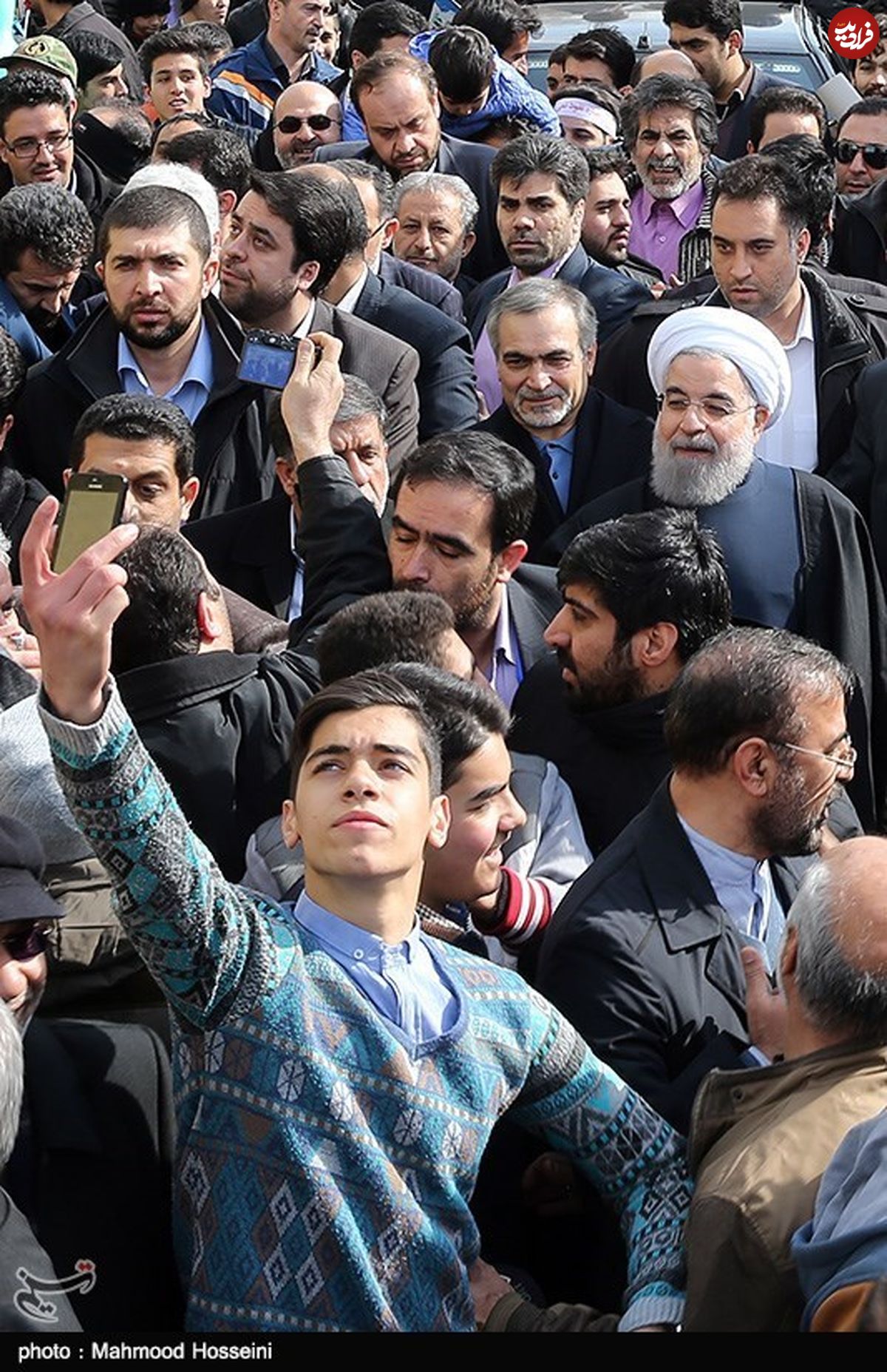 عکس/ سلفی با روحانی در راهپیمایی 22 بهمن