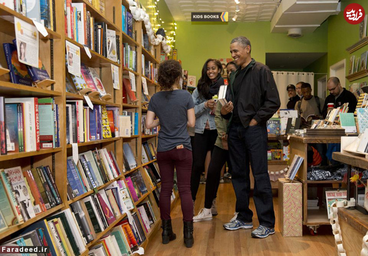 تصاویر/ اوباما و دو دخترش در کتابفروشی