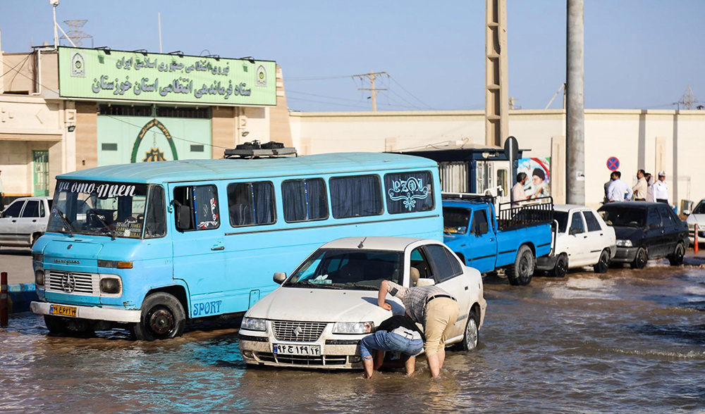 تصاویر/ جاری شدن آب کرخه در خیابان‌های اهواز