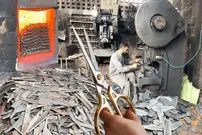 ببینید| فرآیند دیدنی تولید قیچی با دسته برنجی در پاکستان