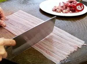 ببینید| غذای خیابانی در چین؛ پخت یک غذای خاصی با مار و کبوتر در پکن