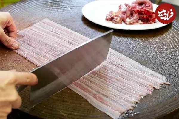 ببینید| غذای خیابانی در چین؛ پخت یک غذای خاصی با مار و کبوتر در پکن