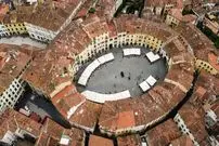 تصاویر| میدان آمفی‌تئاتر لوکا؛ بازخوانی تاریخ از ویرانه‌های روم باستان تا معماری مدرن