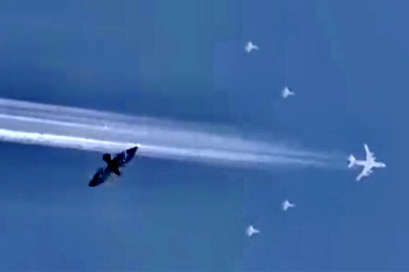 (ویدیو) اسکورت هواپیمای پوتین توسط جنگنده‌های سوخو هنگام عبور از آسمان ایران