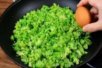 ببینید| طرز تهیه املت بروکلی و  تخم مرغ به روش آشپز چینی
