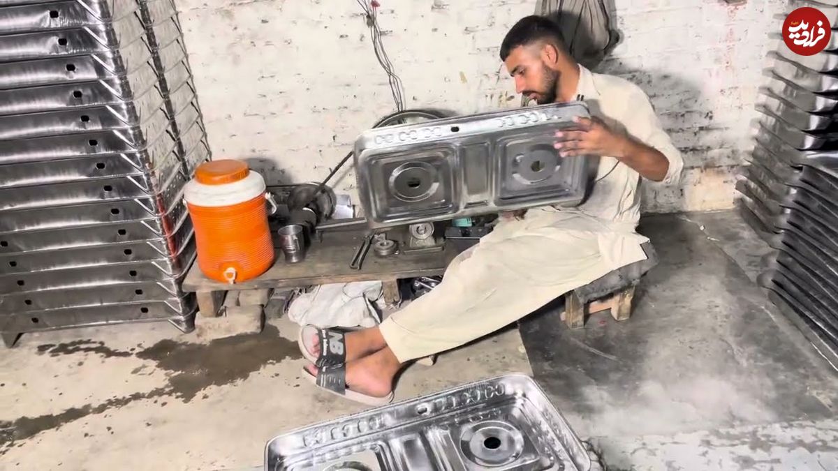 ببینید؛ فرآیند تولید اجاق گاز دو شعله استیل در کارگاهی در پاکستان