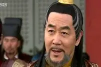 عکس| سفر به تاریخ؛ «امپراتور تسو» (سریال امپراتور بادها) در 30 سالگی در حال بریدن کیک عروسی