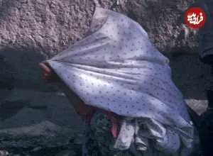 عکس| سفر به ایران قدیم؛ دختران اصفهانی در کنار جوی آب روستا؛ سال 40