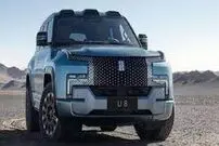 (ویدیو) چرخش ۳۶۰ درجه خودروی شاسی‌بلند لوکس چینی با قیمت ۸ میلیارد تومان!