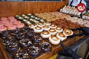 ببینید| غذای خیابانی در کره؛ پخت انواع دونات توسط قنادی ماهر در سئول