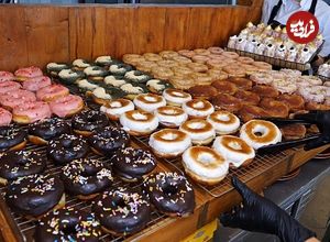 ببینید| غذای خیابانی در کره؛ پخت انواع دونات توسط قنادی ماهر در سئول