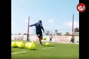 ببینید| روش‌های عجیب باشگاه برزیلی برای تمرین دروازه‌بان‌ها