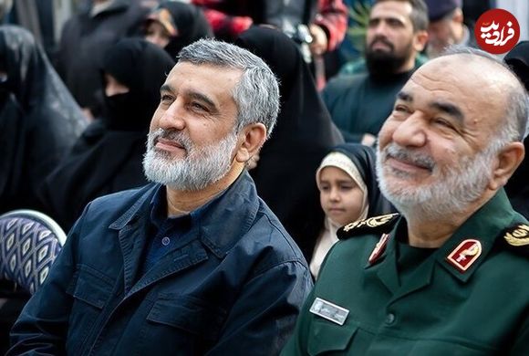 عکس؛ سفر به تاریخ؛ «سردار حاجی زاده» در کنار «کعبه»؛ سال 1386