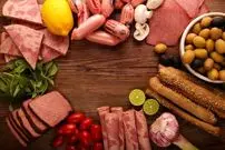 خطرات مصرف سوسیس و کالباس فاسد