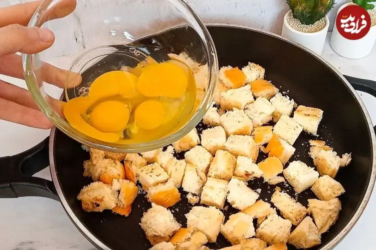 ببینید| طرز تهیه یک غذای ساده با 4 تخم مرغ و یک نان باگت