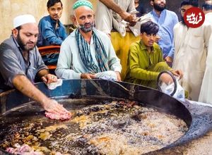 ببینید؛ غذای خیابانی در پاکستان؛ چپلی کباب محبوب در خیابان های شهر مردان