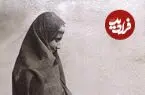 عکس| سفر زمان؛ زن تهرانی در حال خرید کردن از بقال دوره‌گرد در دوران قاجار