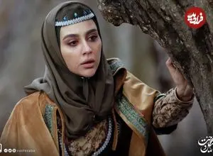 عکس| سفر در زمان؛ «میترا رفیع» در حاشیه یک مراسم سینمایی؛ سال 1403