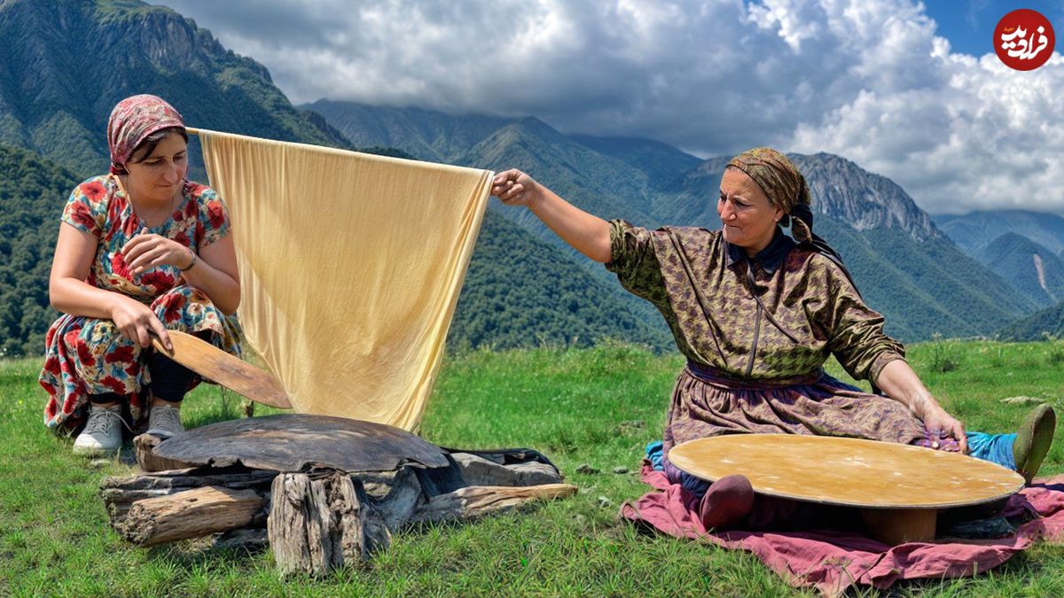 ببینید؛ غذای روستایی در آذربایجان؛ پخت نان لواش، کباب و تهیه رب گوجه در طبیعت