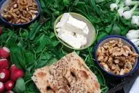 مصرف این سبزی معجزه گر با پنیر قبل از ناهار سردرد را از بین می برد 