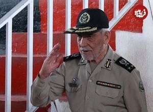 عکس؛ سفر به تاریخ؛ «سرلشکر حسنی سعدی» در اتاق عملیات ارتش در دوران جنگ؛ دهۀ 60